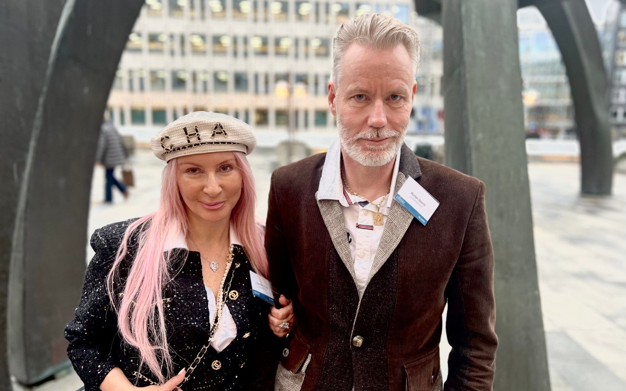 – Vi håper ingen andre opplever det vi gjorde. Et hacker-angrep koster tid og penger, sier Jolanta Markeng og Morten Geertz. Foto: Regnskap Norge